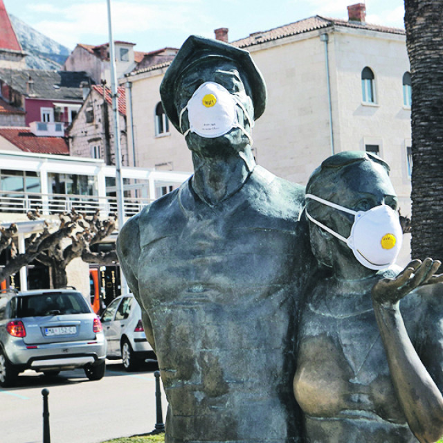 305497-390975-maske_makarska5-270220