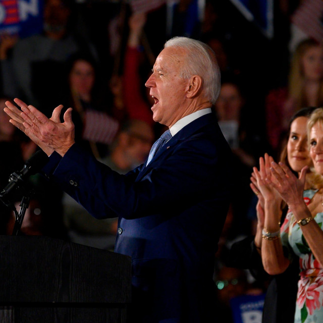 Joe Biden je sada medijski neprimjetljiv, što nije loše s obzirom da Trump alijenizira većinu biračkog tijela