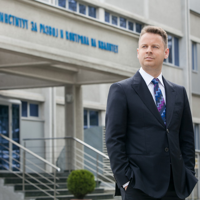 Živko Mukaetov, Alkaloid