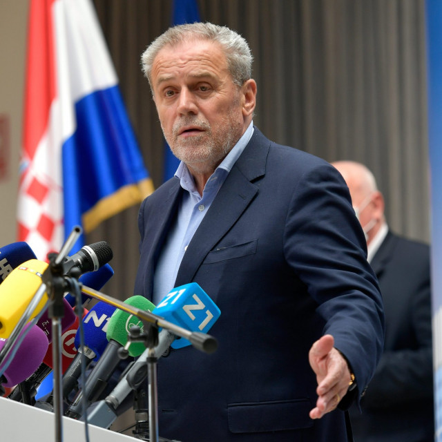 stozer_press6-280420