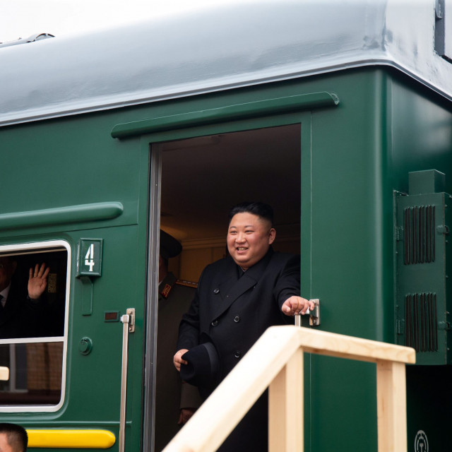 2019-04-24T072838Z_1032297337_RC1251D1ED00_RTRMADP_3_NORTHKOREA-RUSSIA-KIM-ARRIVAL