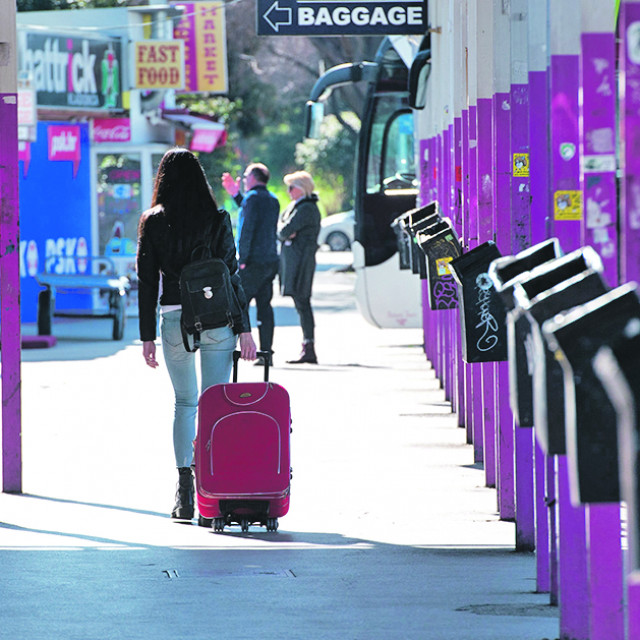 pa_7384581_korona_split_ljudi23-160320