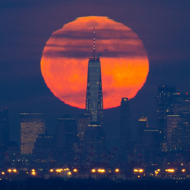 New York iznad One World Trade Centera