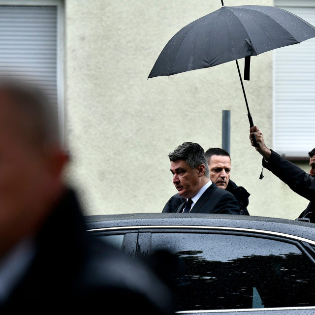 Predsjednik Zoran Milanović napušta skup