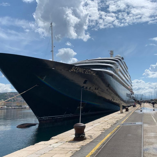 Kruzer Scenic Eclipse u Rijeci