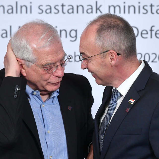 Visoki predstavnik EU Josep Borrell i hrvatski ministar obrane Damir Krstičević 