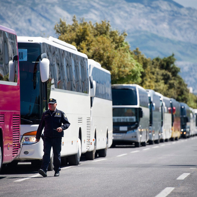 split_prosvjed9-070520