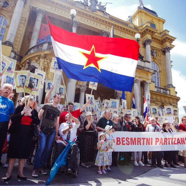 Mimohod Besmrtni partizanski odred posvećen pobjedi antifašističke koalicije u Drugom svjetskom ratu. Mimohod je počeo  na Trgu žrtava fašizma, a završio na Trgu Republike.