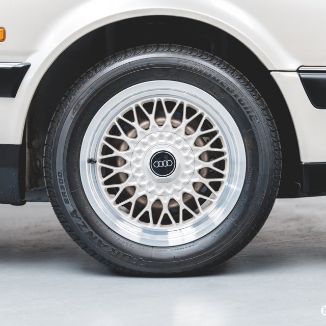 1990-Audi-V8-quattro-1