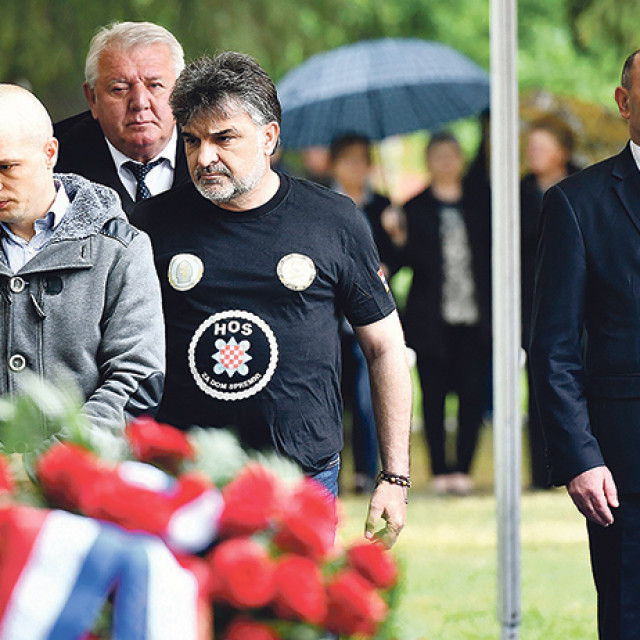 Ministar branitelja Tomo Medved i pripadnik HOS-a Zoran Maras nedavno na obljetnici Bljeska u Okučanima