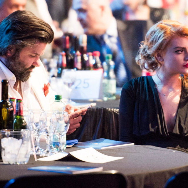 Charles Pearce i Ella Dvornik