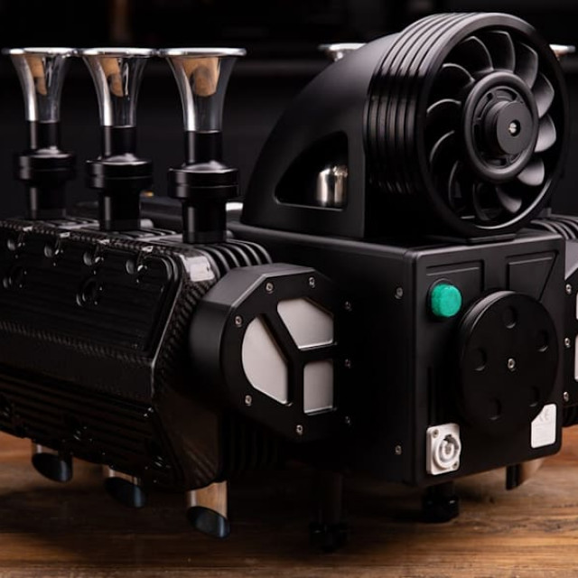 5e32a98908b7051726cde388_Espresso-Veloce-RS-Black-Edition0006