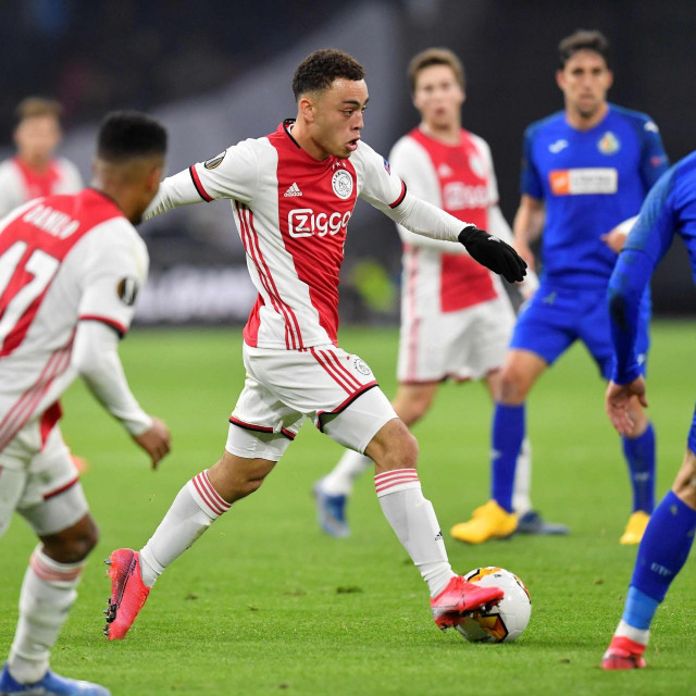 Ajax's American defender Sergino Dest (C) controls the ball during the UEFA Europa League round of 32 second leg football match between Ajax Amsterdam and Getafe FC at the Johan Cruijff Arena stadium in Amsterdam on February 27, 2020. (Photo by JOHN THYS/AFP)