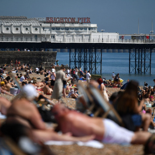 gužva na plaži u Brightonu