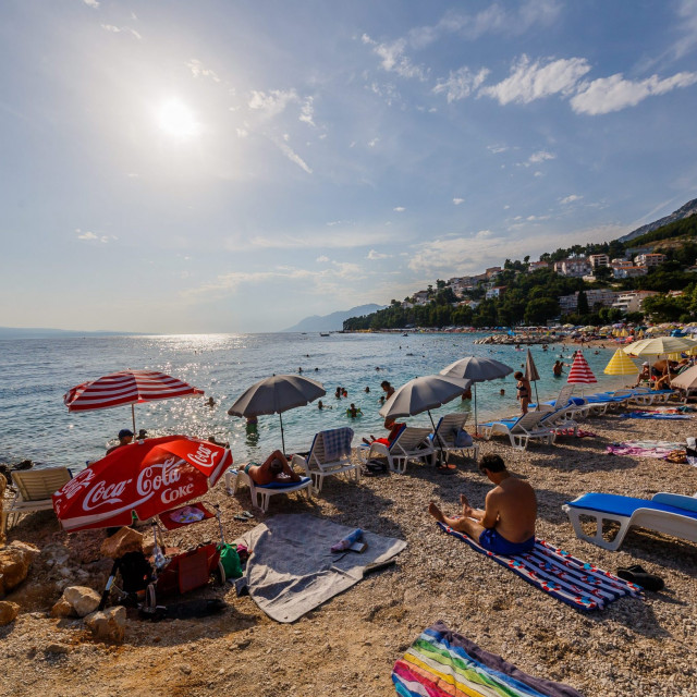 Ilustracija, turisti na plaži