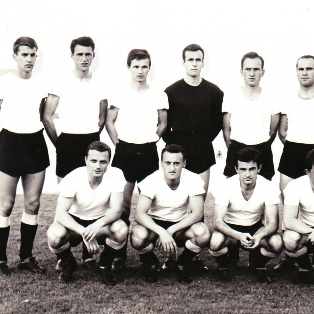 Stanko Bubanj Đoni (stoji drugi zdesna)