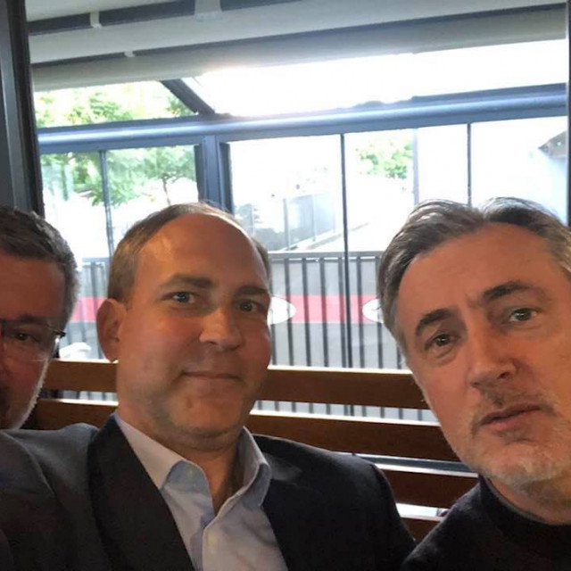 99299816_2547261758874053_1835692816429219840_n