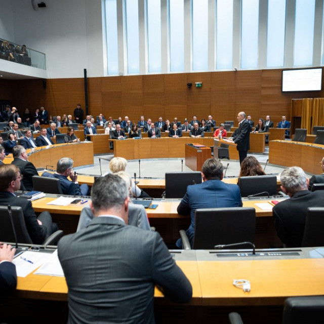 Slovenski parlament / Arhiva