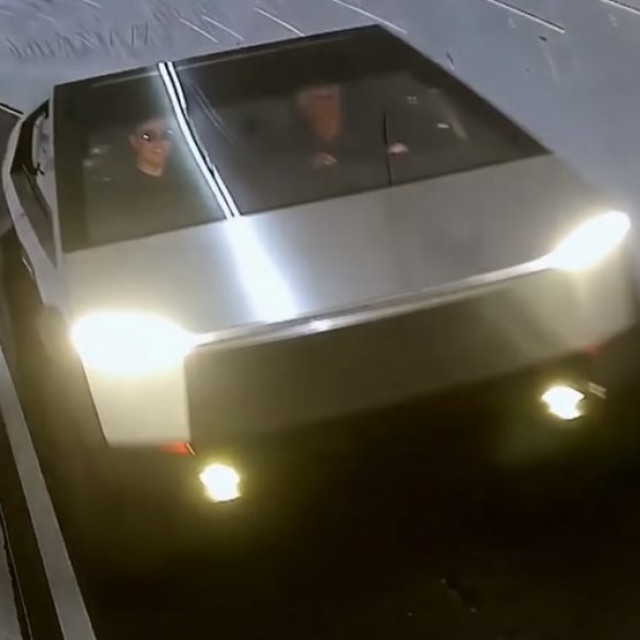 Jay-Leno-Elon-Musk-Tesla-Cybertruck-1024x555