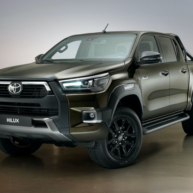 2021-Toyota-Hilux-Invincible-Euro-spec-2