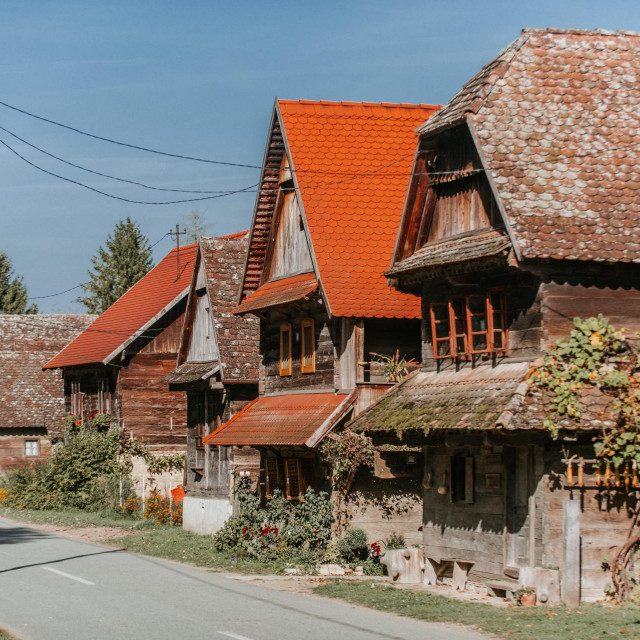 Tipična star arhitektura u Lonjskom polju