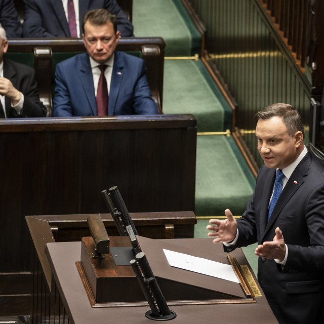 Poljski predsjednik Andrzej Duda za govornicom parlamenta, a sluša ga Jaroslaw Kaczynski (prvi slijeva), predsjednik PiS-a