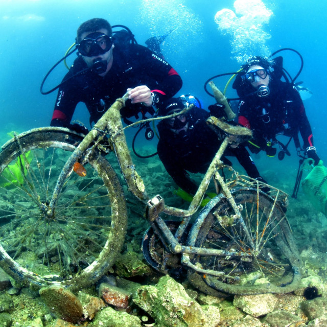 Ekološka akcija čišćenja mora Think Green