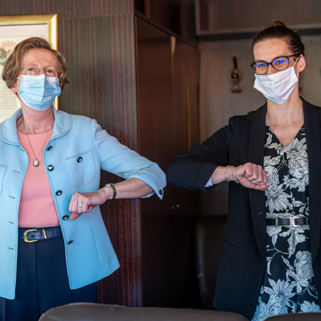 Alemka Markotić iz Klinike i Andrea Kovačić iz Electroluxa (foto Vedran Metelko)