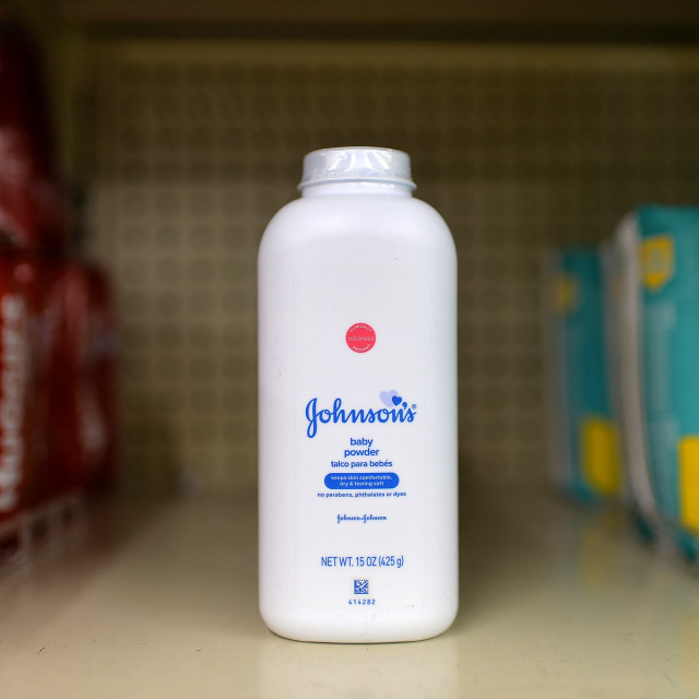 Puder tvrtke Johnson & Jonson koji sadrži talk