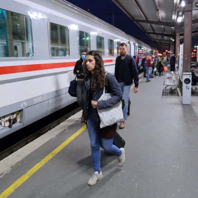 
Dolazak vlaka iz Osijeka