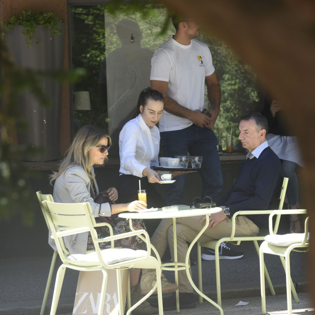 Tihomir Ladešić i Tea Blažević na kavi