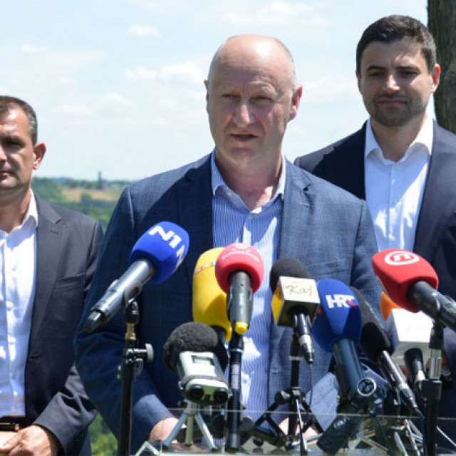 Matija Posavec (lijevo) i Davor Bernardić