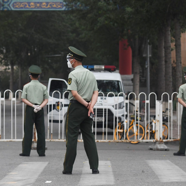 Policija ispred zatvorene tržnice Xinfadi