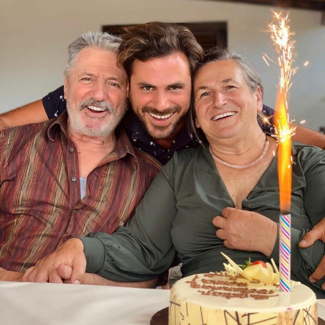 Stjepan s roditeljima