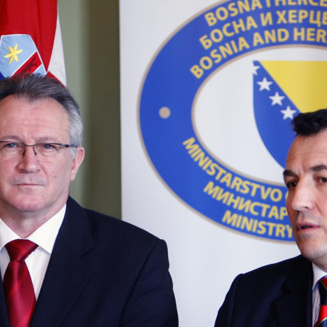 Selmo Cikotić (desno)