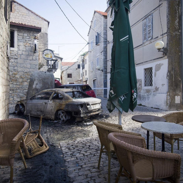 Izgorjeli automobili u Kaštel Lukšiću