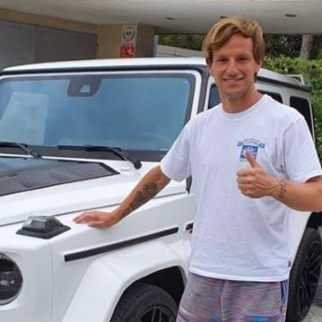 Ivan Rakitić i novi auto u garaži