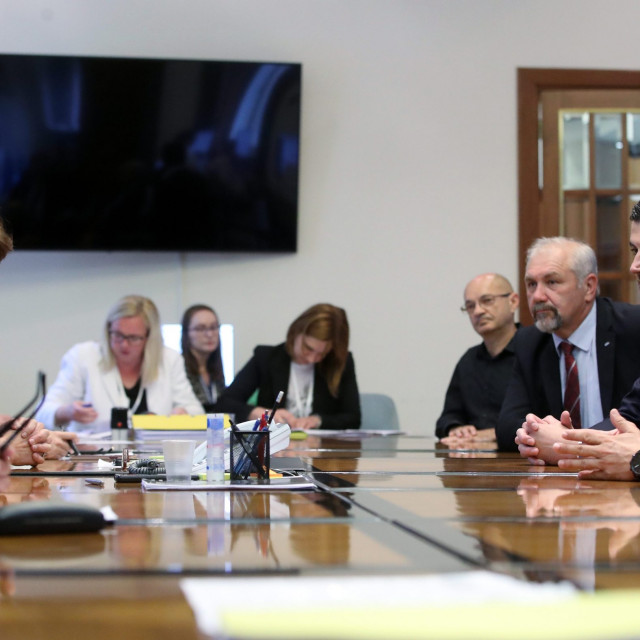 State Electoral Commission recieving lists of the candadiates