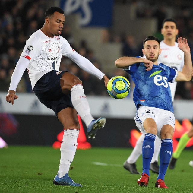 Gabriel Magalhaes u duelu s Adrienom Thomassonom