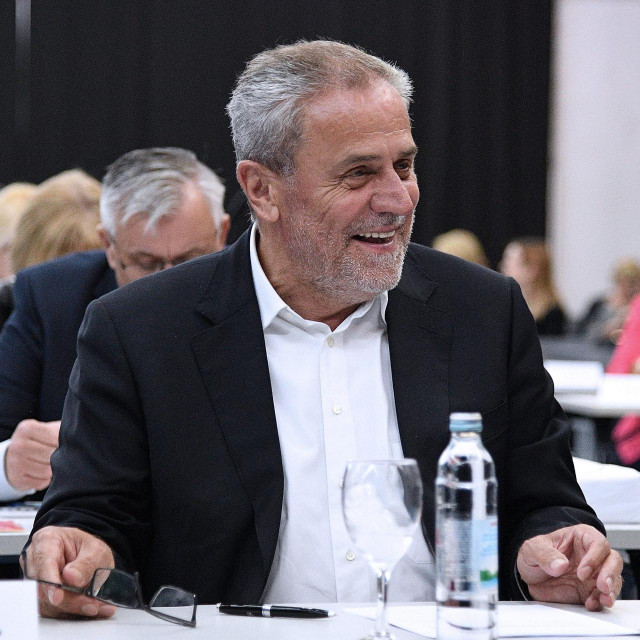 Zagreb, 090620.
Zagrebacki velesajam, kongresna dvorana.
Sjednica zagrebacke Gradske skupstine na kojoj je jedna od tocaka dnevnog reda i rebalans gradskog proracuna.
Na fotografiji: Milan Bandic.