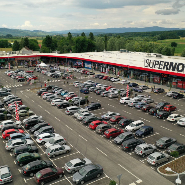 Trgovački centar Supernova u Požegi