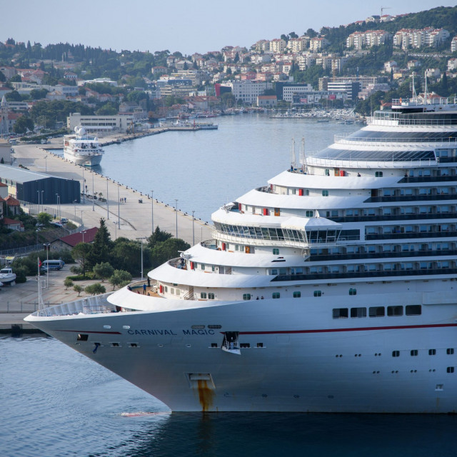 Kruzer Carnival Magic u Dubrovniku