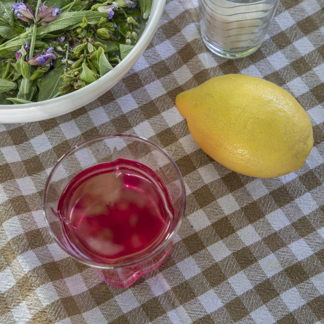 Sok od cvjetova kadulje