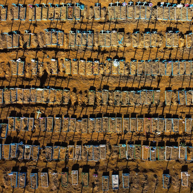 Manaus, masovne grobnice