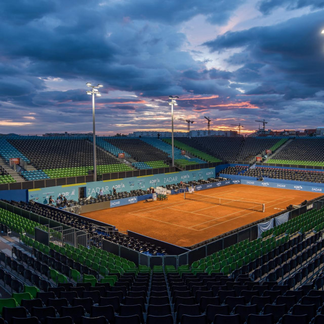 Zadar, 210620
SC Visnjik. Otkazano finale Adria toura jer je finalist Grigor Dimitrov pozitivan na koronavirus.
Na fotografiji: publika napusta stadion.