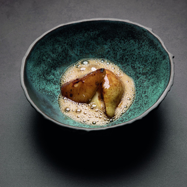 Confit od krušaka s pireom od peršina