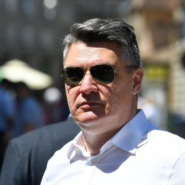 Zagreb, 070620.
Projekt Ilica Qart 2020.
Ispunjena umjetnickim akcijama, urbanim kolazima, izlozbama, glazbom, plesnim izvedbama i performansima te drugim popup dogadjajima, najduza zagrebacka ulica ozivjela je kao mjesto susreta gradjana s kulturom i umjetnotnoscu, ali i jednih s drugima.
Na fotografiji: Zoran Milanovic.