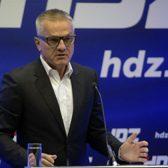 Zagreb, 200620.
Predstavljanje kandidata na listi Hrvatske demokratske zajednice (HDZ) za I. izbornu jedinicu predvodjenom predsjednikom HDZ-a Andrejem Plenkovicem.
Na fotografiji: Zvonko Milas.