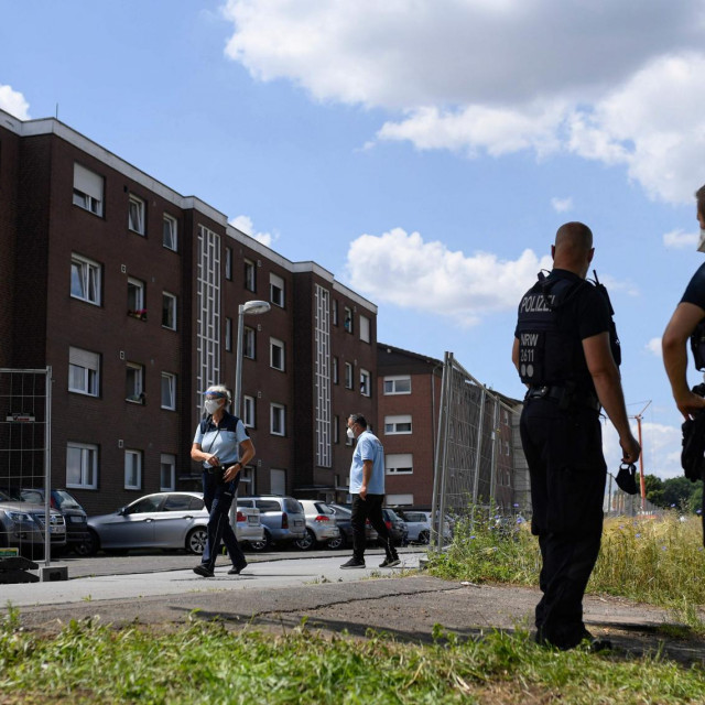 Stambene zgrade u kojima žive zaposlenici klaonice