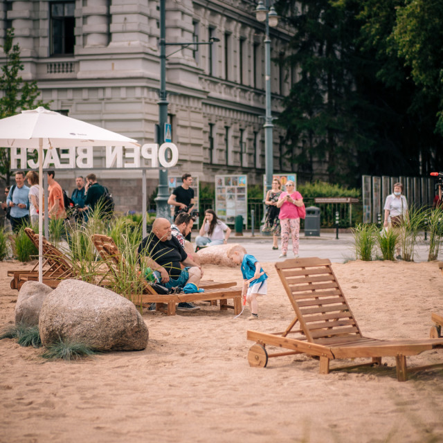 Umjetna plaža na gradskom trgu